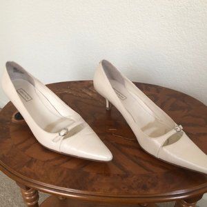 Pointed Toe Kitten Heels!